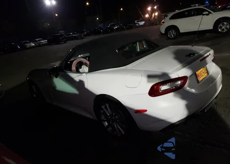 2017 Fiat 124 Spider z USA, uszkodzony, nr VIN 106407